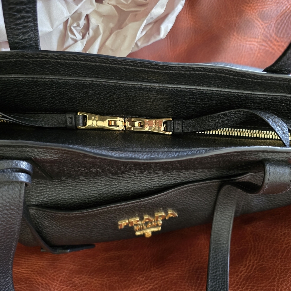 Prada Vitelo Daino Pocket Black Leather Shopping Tote Bag - Picture 7 of 8